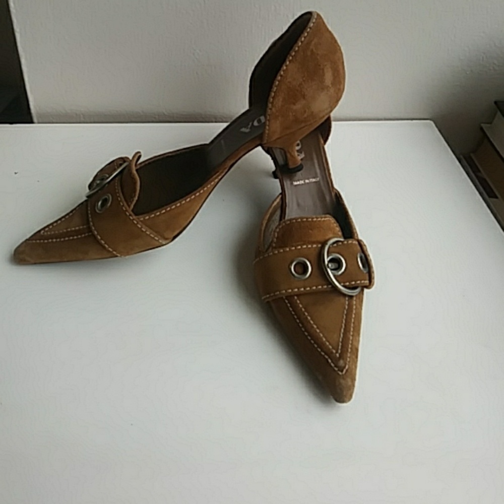 PRADA POINTY TOE RUST SUEDE LOW PUMP, 7